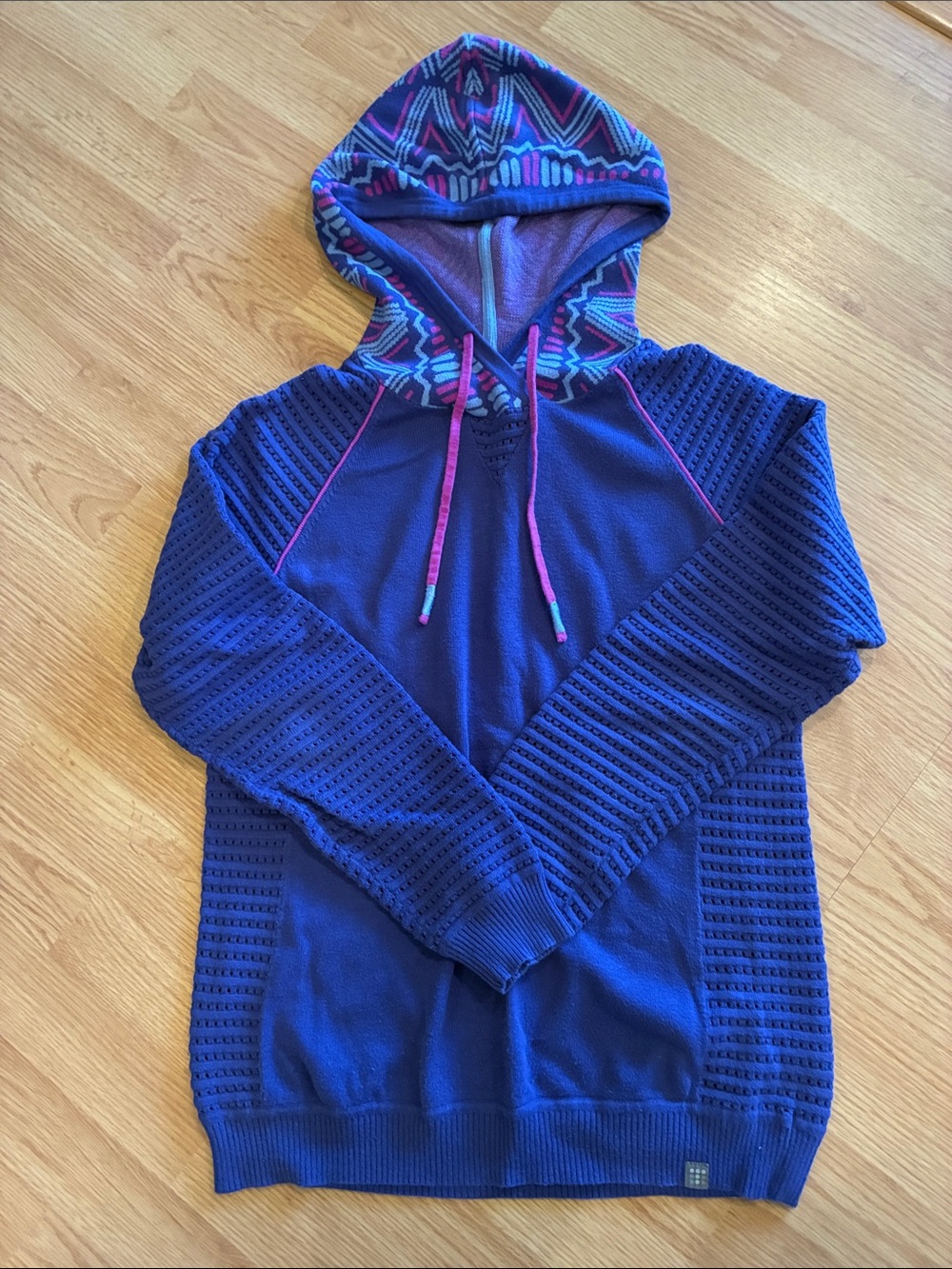 Women’s title nine hooded sweater with draw strings